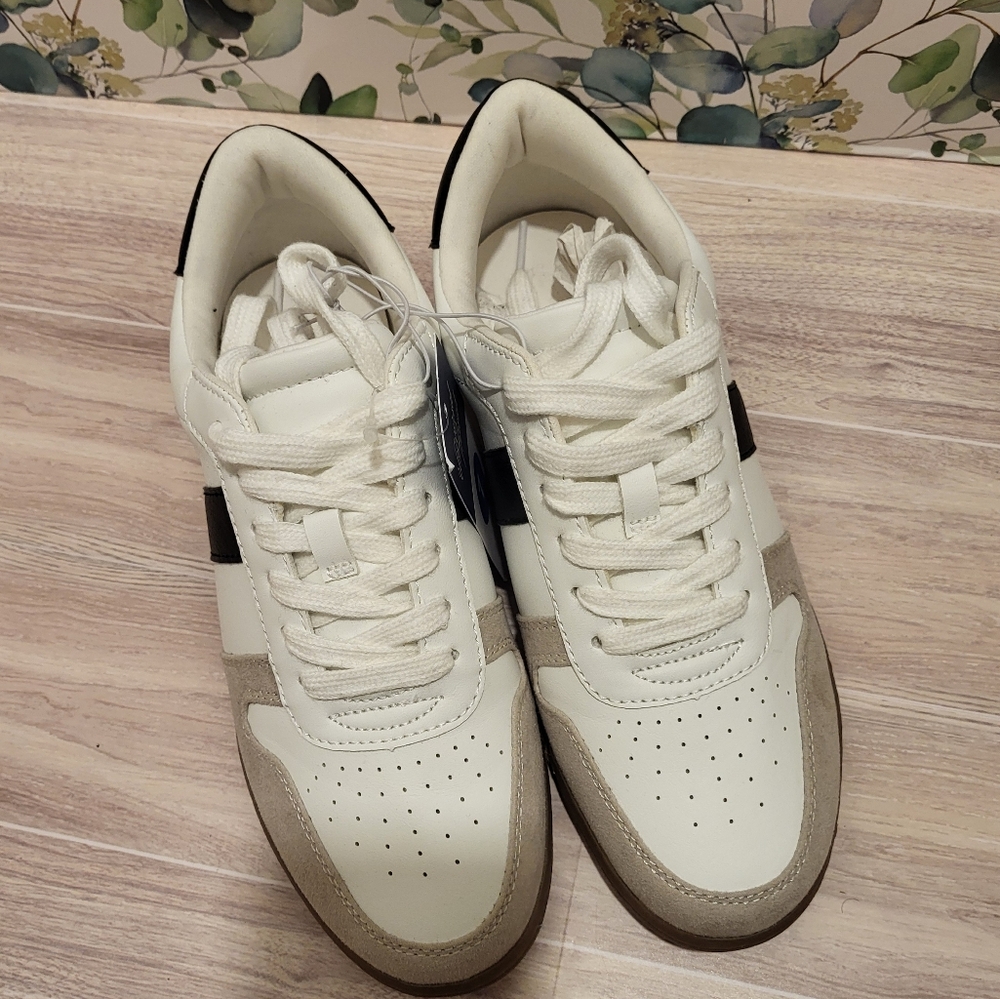 Universal Thread Sneakers